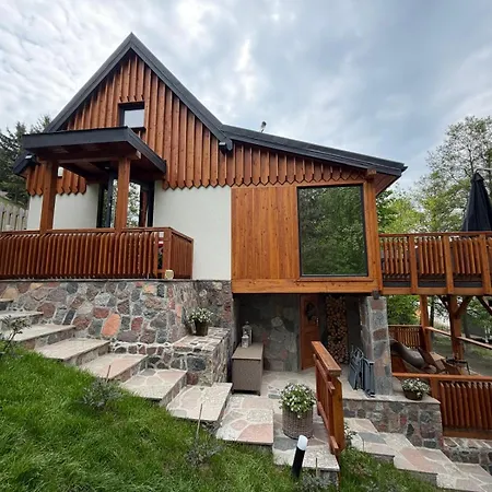 Nad Jeziorem Z Jacuzzi Romantica Villa *