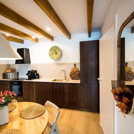 Nad Jeziorem Z Jacuzzi Romantica Villa *