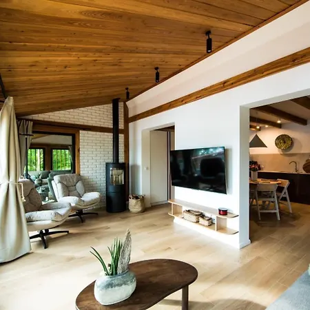 Villa Nad Jeziorem Z Jacuzzi Romantica Wilamowo (Ostroda)