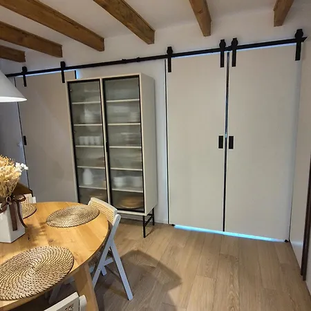 Nad Jeziorem Z Jacuzzi Romantica Villa *