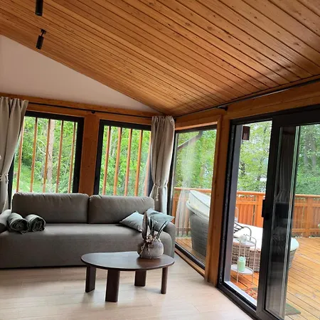 Nad Jeziorem Z Jacuzzi Romantica Wilamowo (Ostroda)
