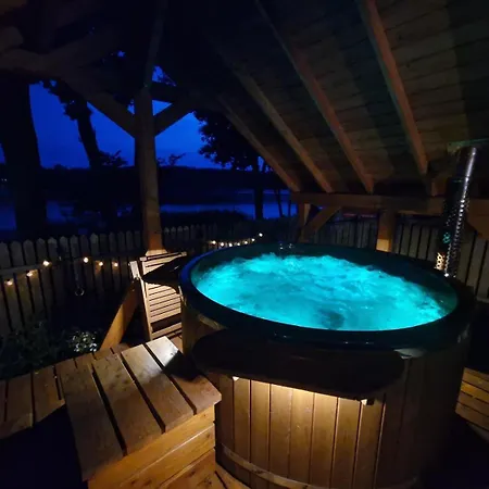 Nad Jeziorem Z Jacuzzi Romantica Villa Wilamowo (Ostroda)